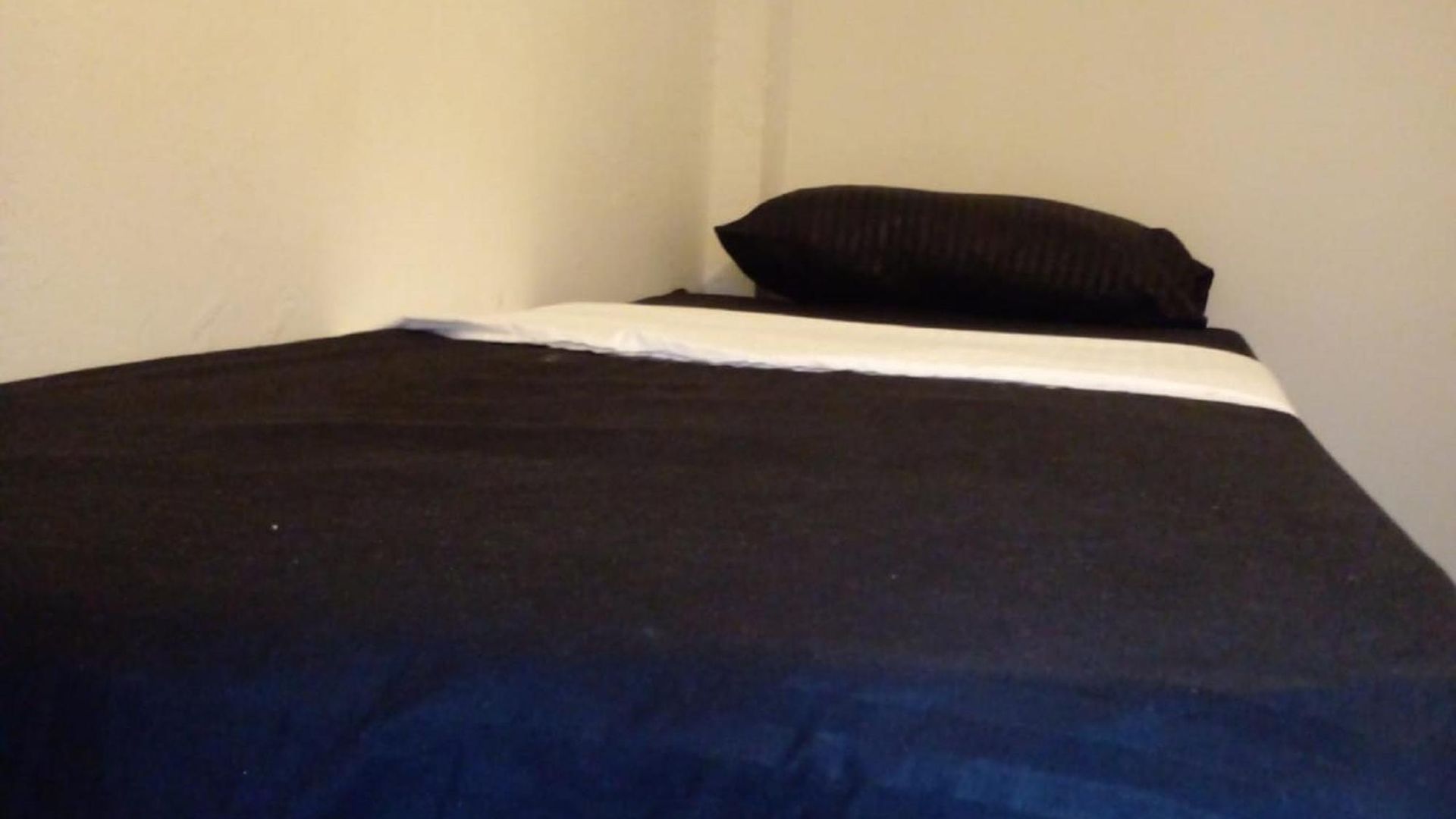 In - Hb9 Bed In Mixed Capsule Pensión