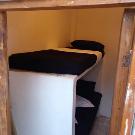 In - Hb9 Bed In Mixed Capsule Pensión Cartagena